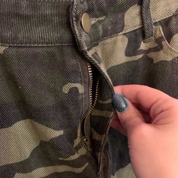 Camo Jean Skirt - Medium - Has Pockets! - Picture 6 of 7